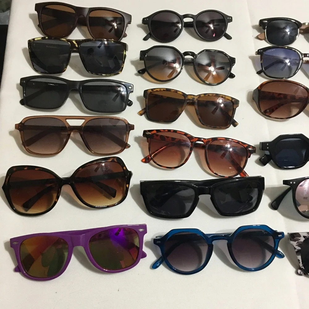 Lot of 25 Mixed Sunglasses Unisex One Size Multicolored Various Styles